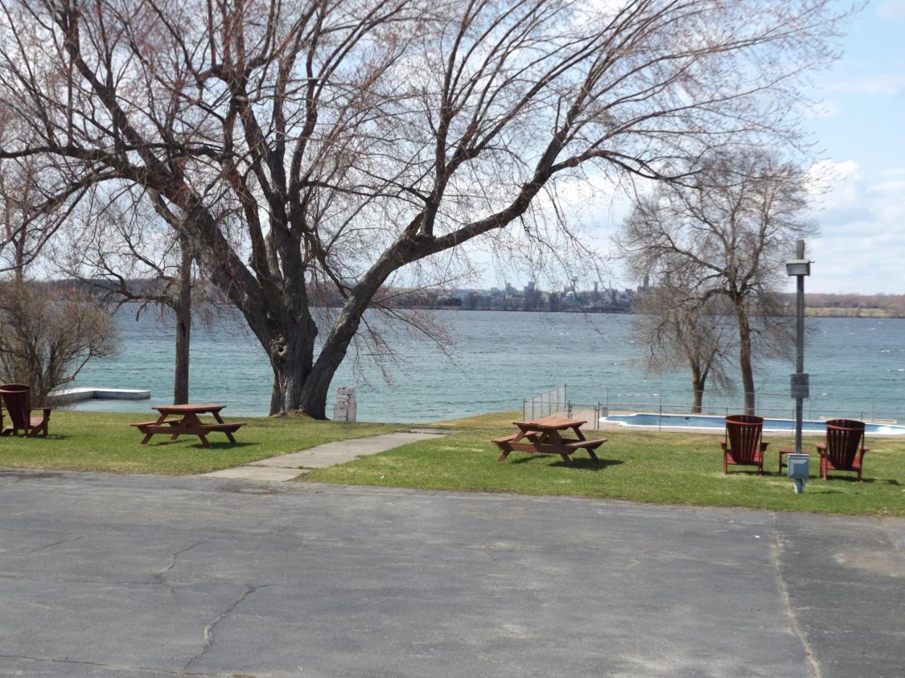 Windjammer Lodge Ogdensburg Bagian luar foto